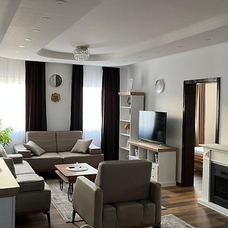 Airport Sky Apartments Lux Белград Екстер'єр фото