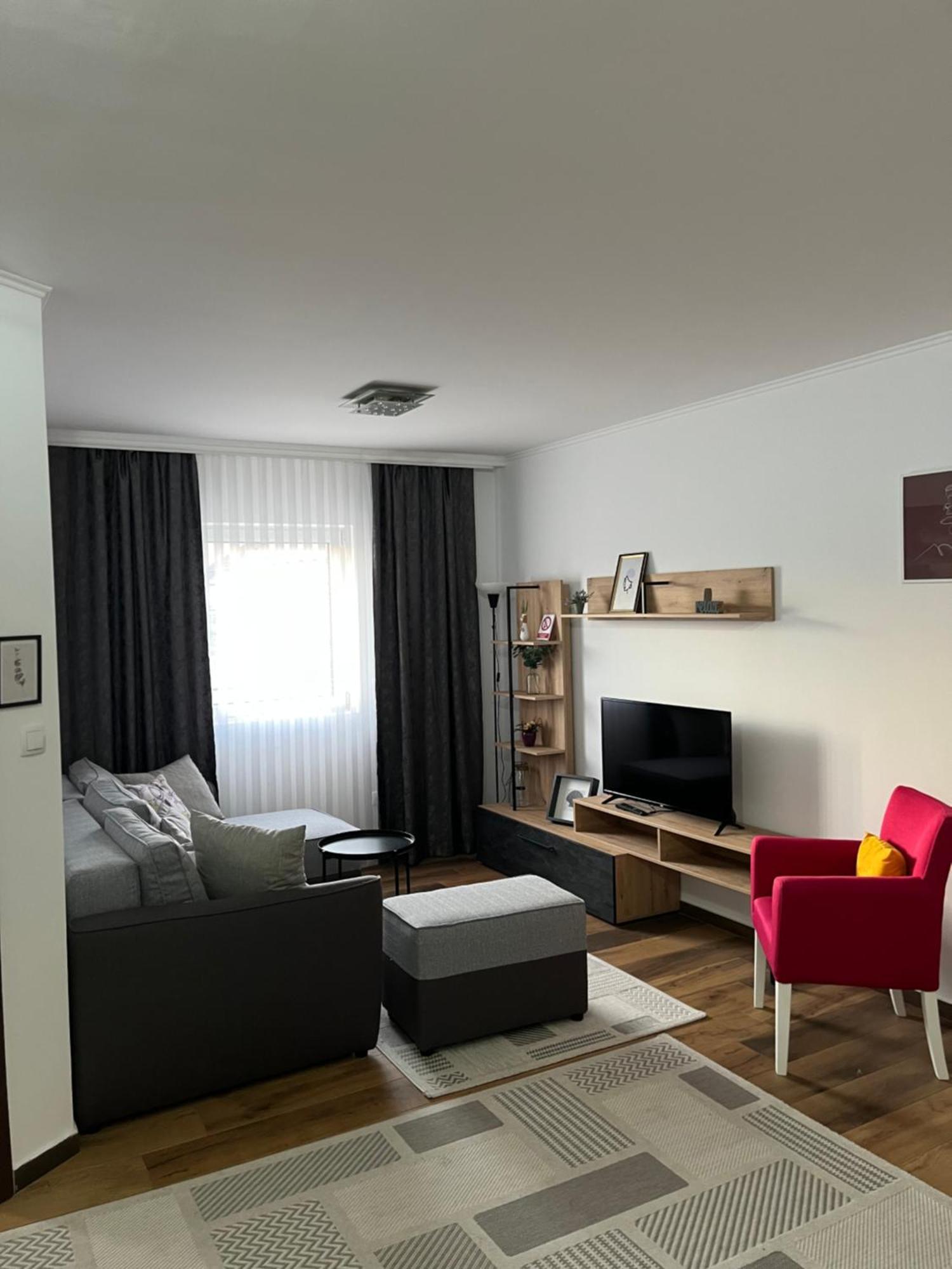 Airport Sky Apartments Lux Белград Екстер'єр фото